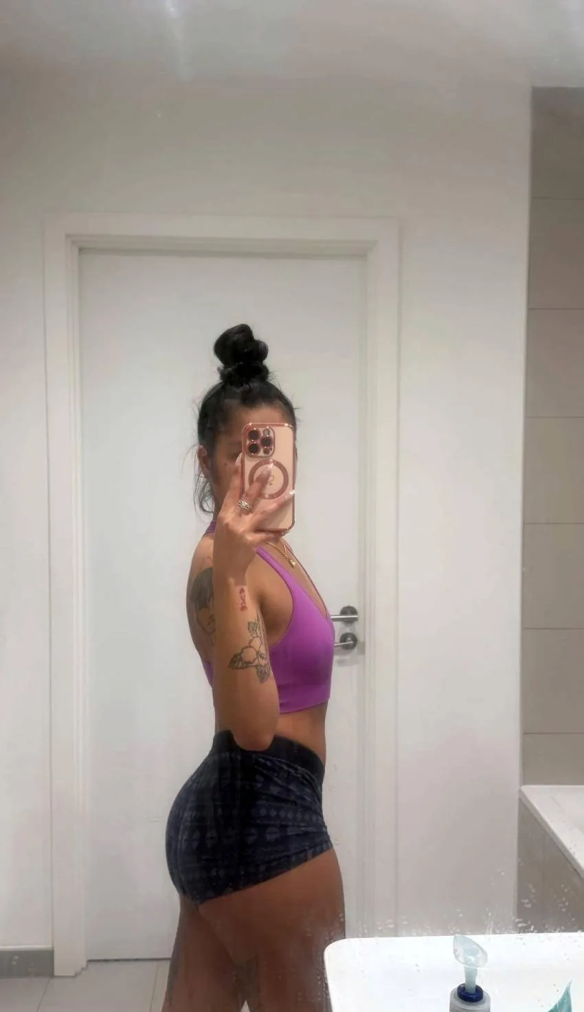 QueenQueen02